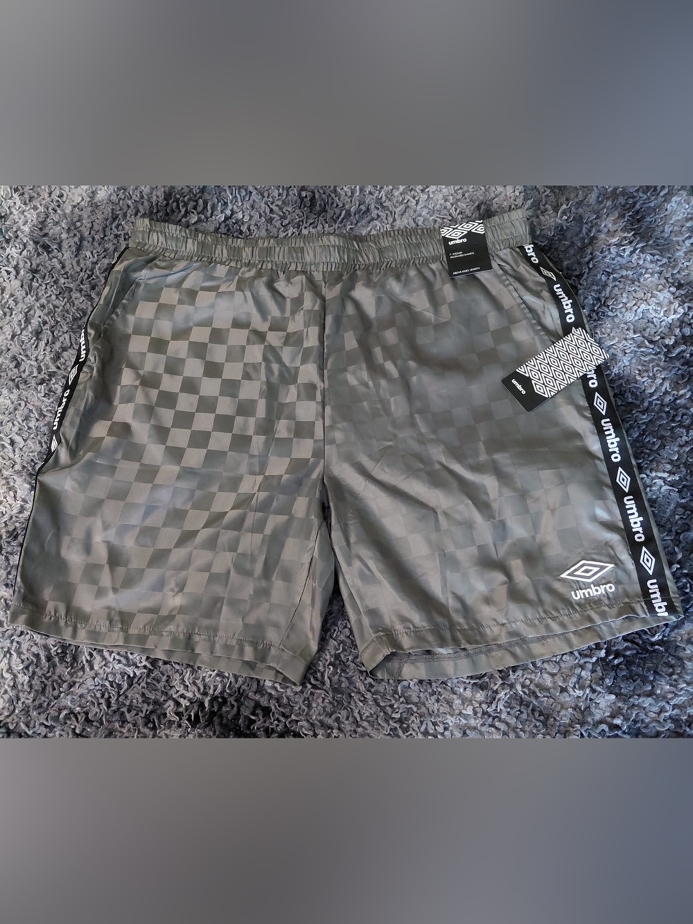 NWT Umbro Men’s Gray Checker Athletic Shorts